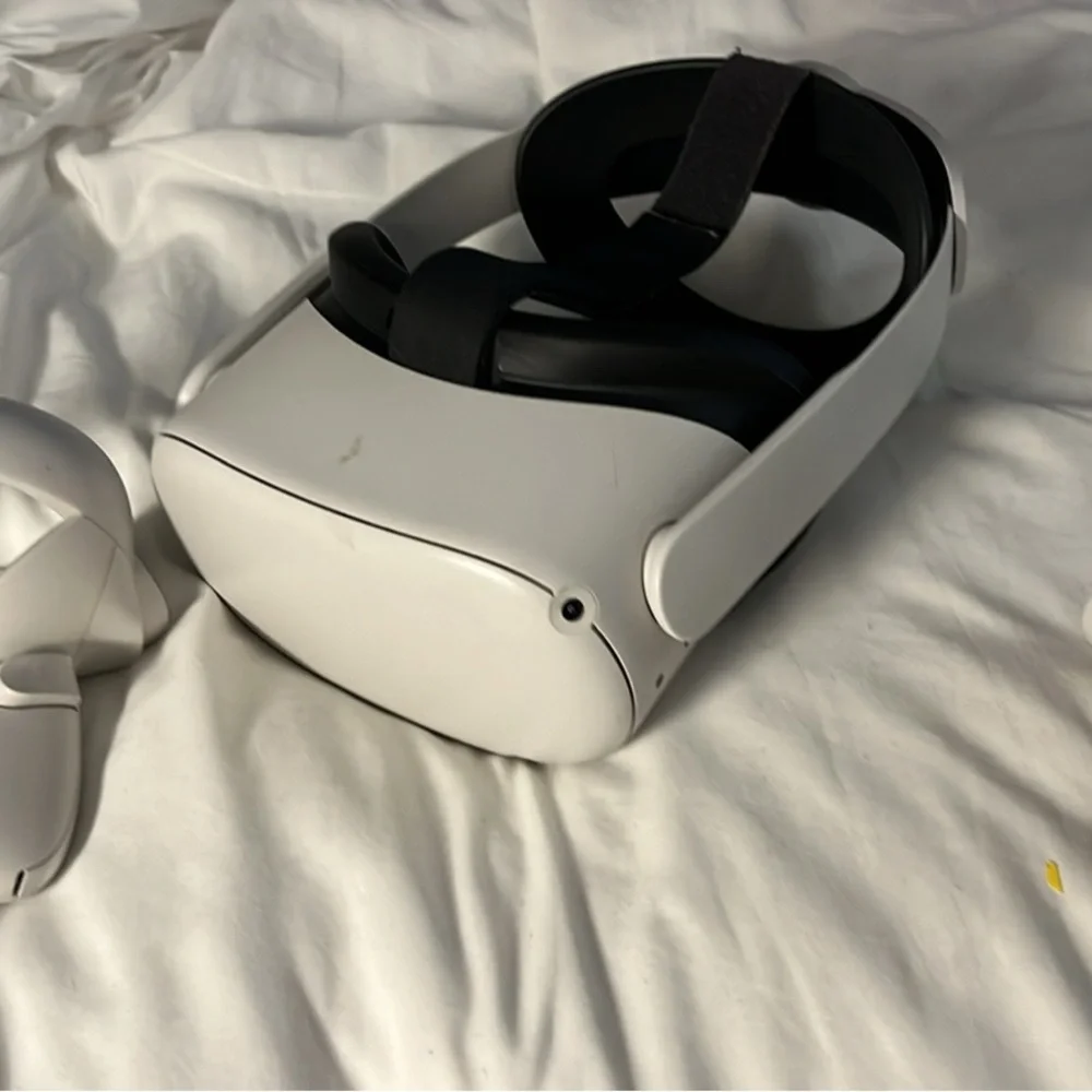 Oculus quest 2 - used - perfect condition - elite head strap - controller grips